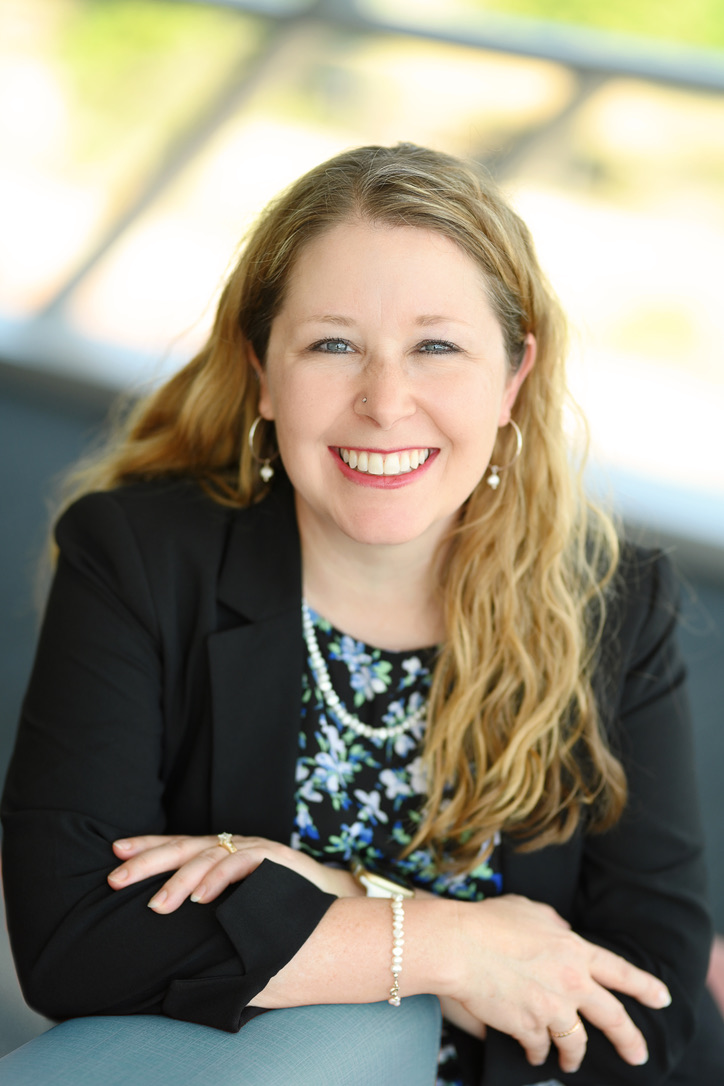 Carrie Holt Author Headshot